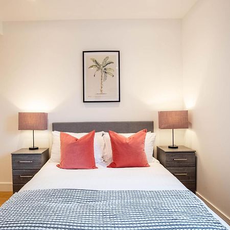Deluxe Chic 1 2 Bed Apts Near Heathrow Legoland Windsor Slough Villa Exterior foto