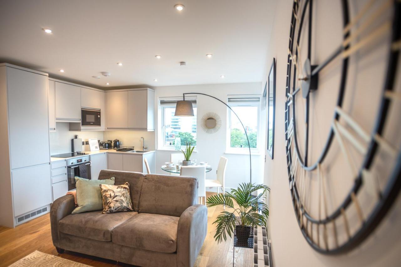 Deluxe Chic 1 2 Bed Apts Near Heathrow Legoland Windsor Slough Villa Exterior foto