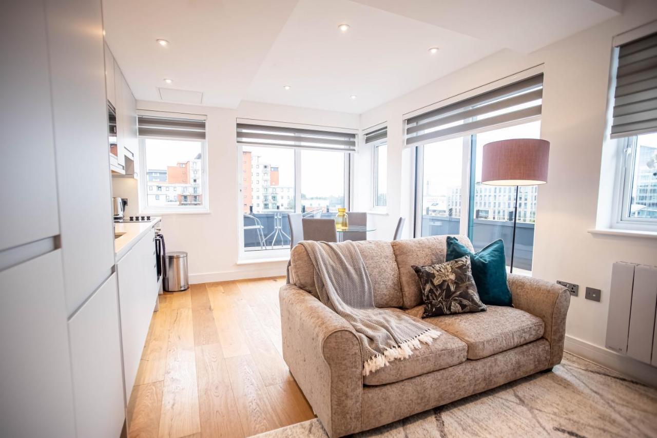 Deluxe Chic 1 2 Bed Apts Near Heathrow Legoland Windsor Slough Villa Exterior foto