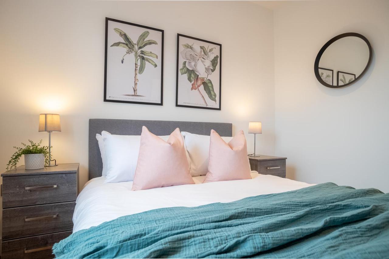 Deluxe Chic 1 2 Bed Apts Near Heathrow Legoland Windsor Slough Villa Exterior foto