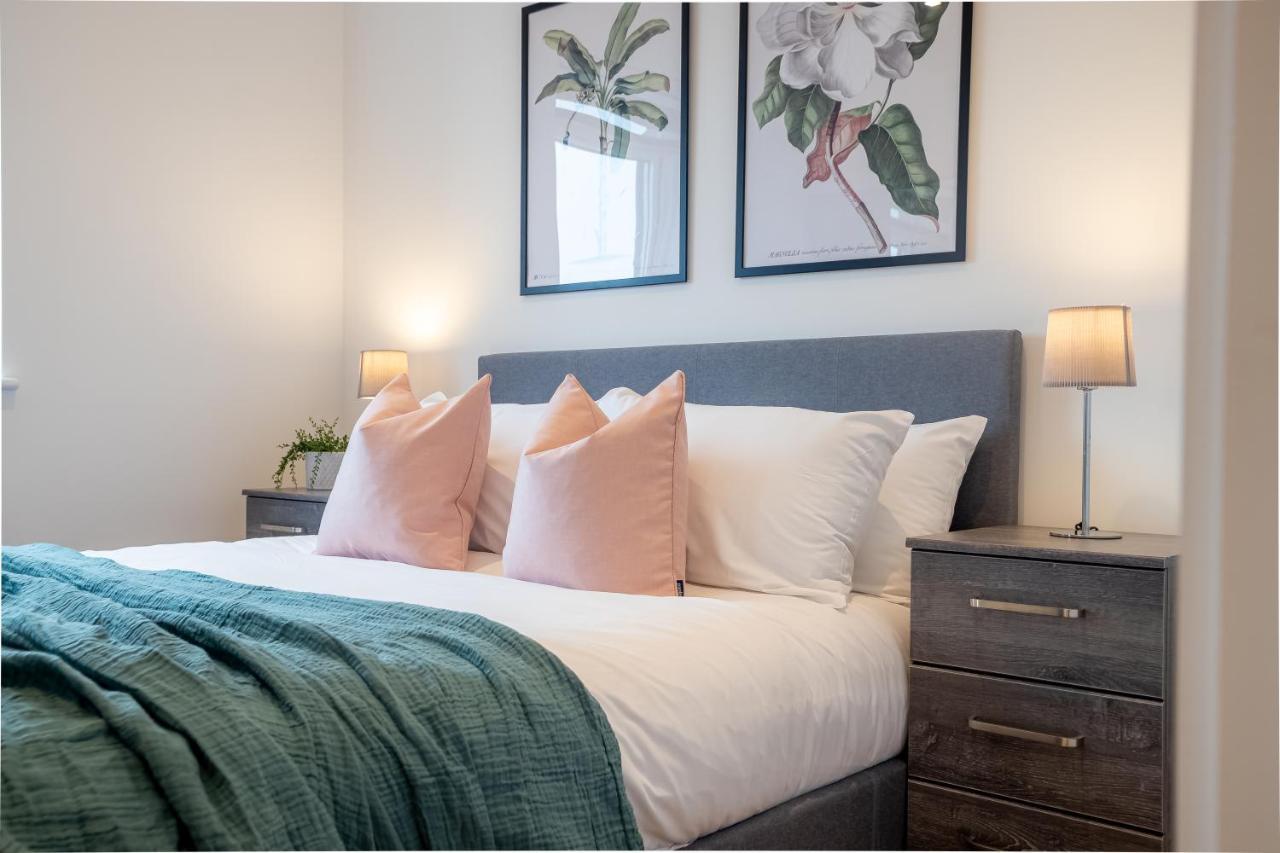 Deluxe Chic 1 2 Bed Apts Near Heathrow Legoland Windsor Slough Villa Exterior foto
