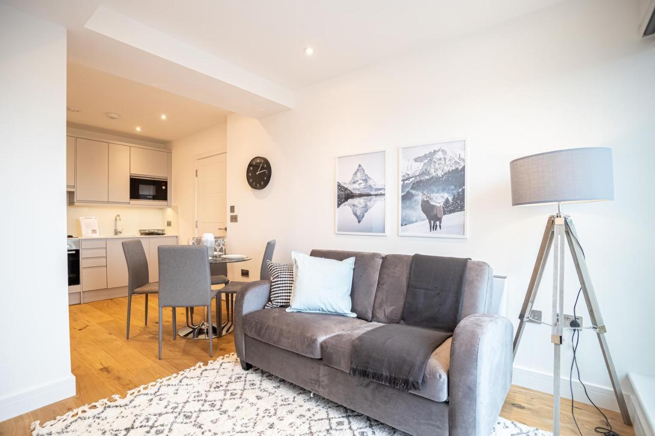 Deluxe Chic 1 2 Bed Apts Near Heathrow Legoland Windsor Slough Villa Exterior foto