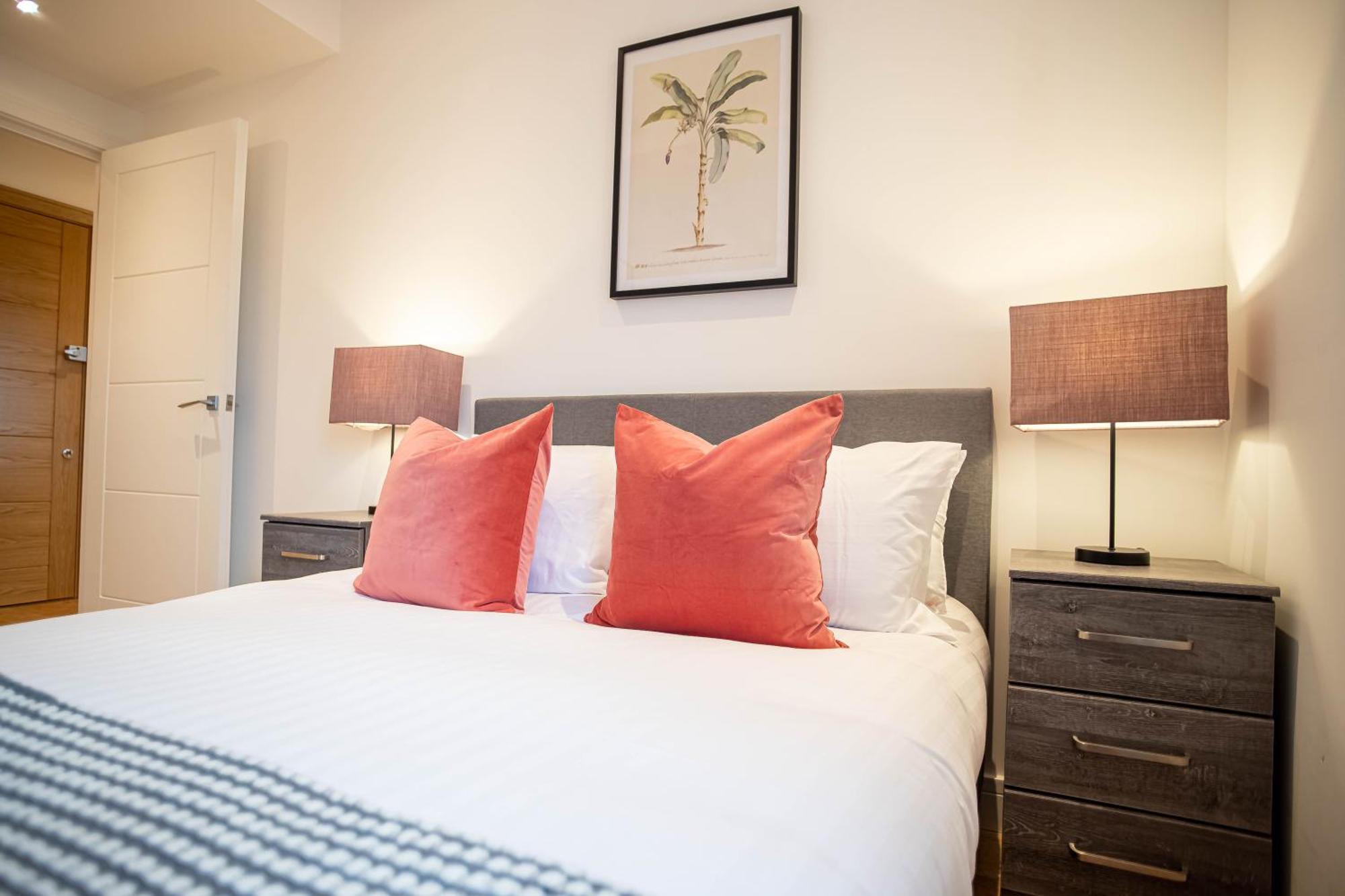 Deluxe Chic 1 2 Bed Apts Near Heathrow Legoland Windsor Slough Villa Exterior foto