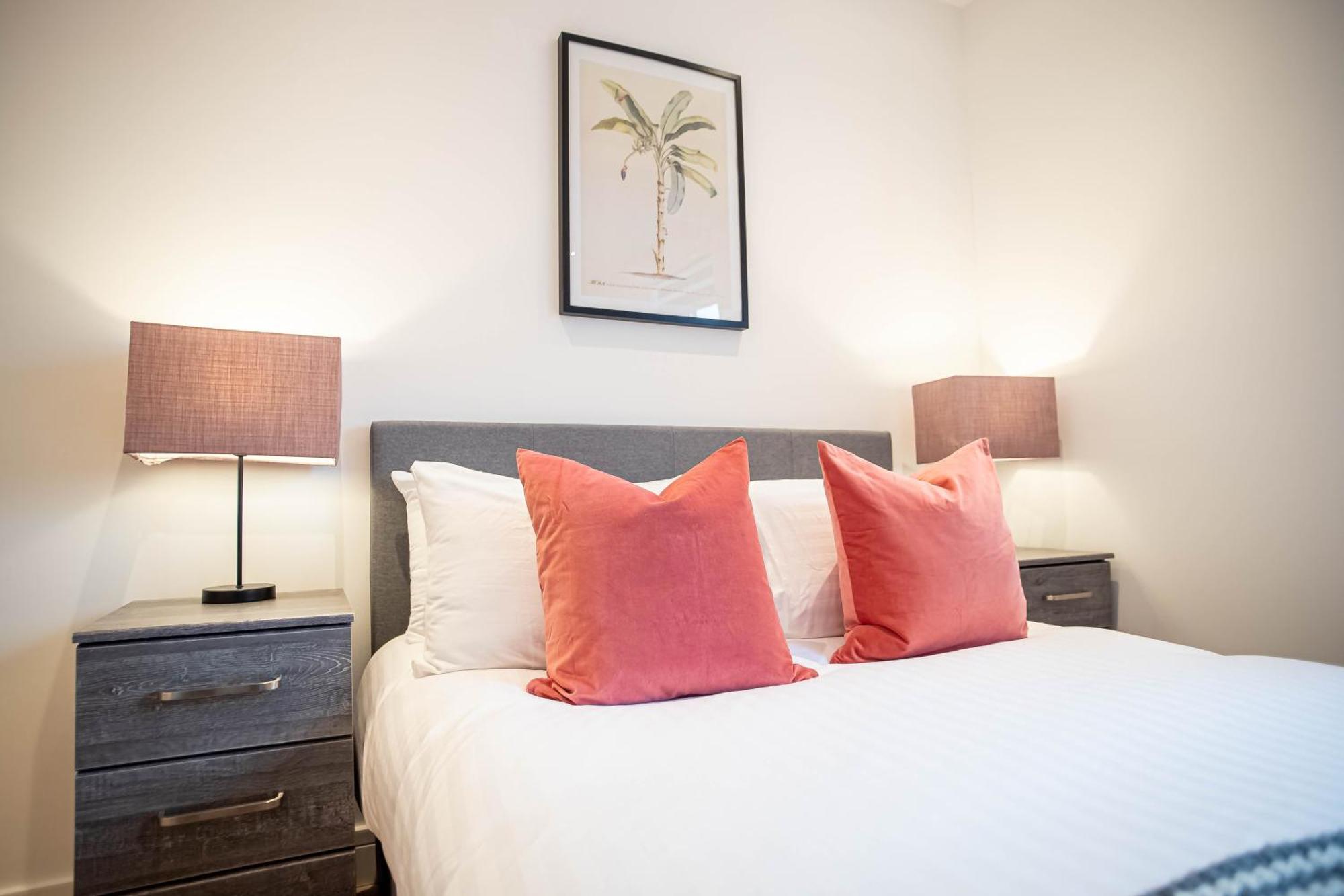 Deluxe Chic 1 2 Bed Apts Near Heathrow Legoland Windsor Slough Villa Exterior foto