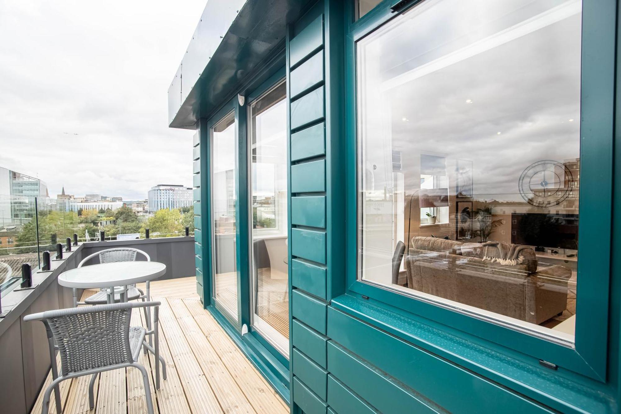 Deluxe Chic 1 2 Bed Apts Near Heathrow Legoland Windsor Slough Villa Exterior foto
