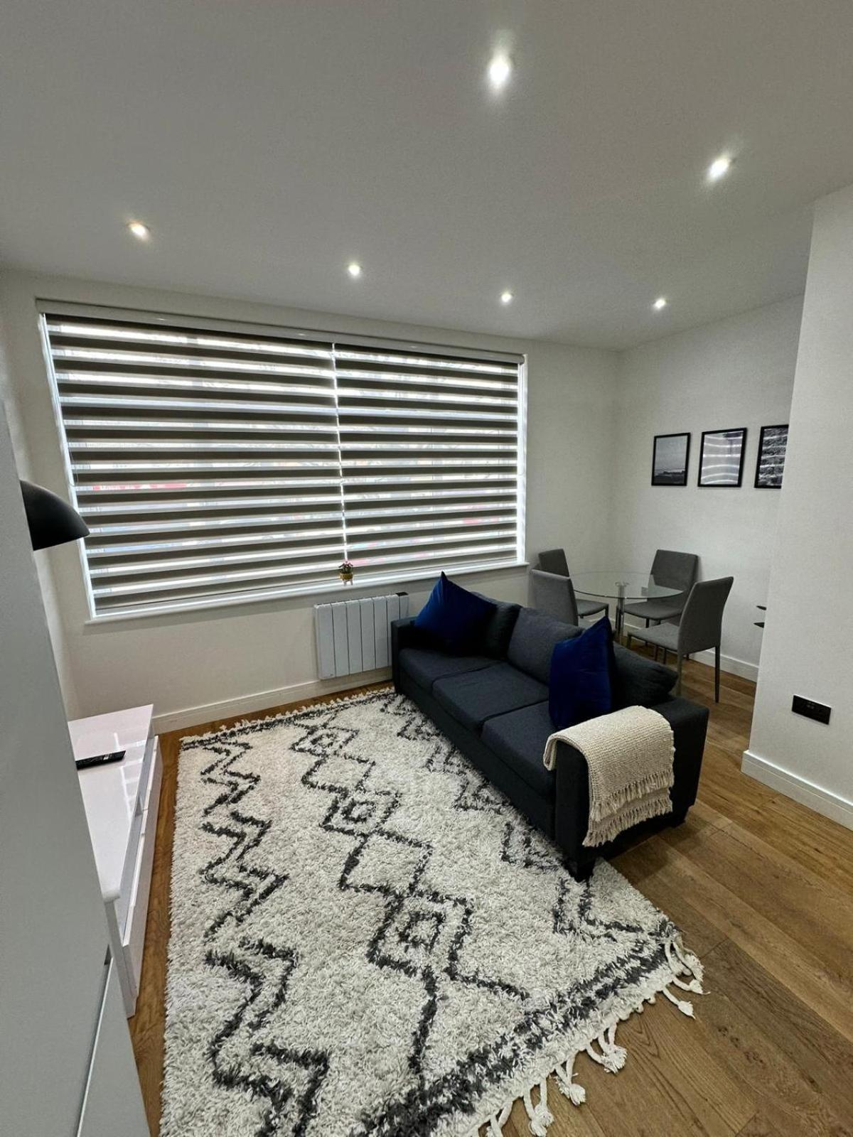 Deluxe Chic 1 2 Bed Apts Near Heathrow Legoland Windsor Slough Villa Exterior foto