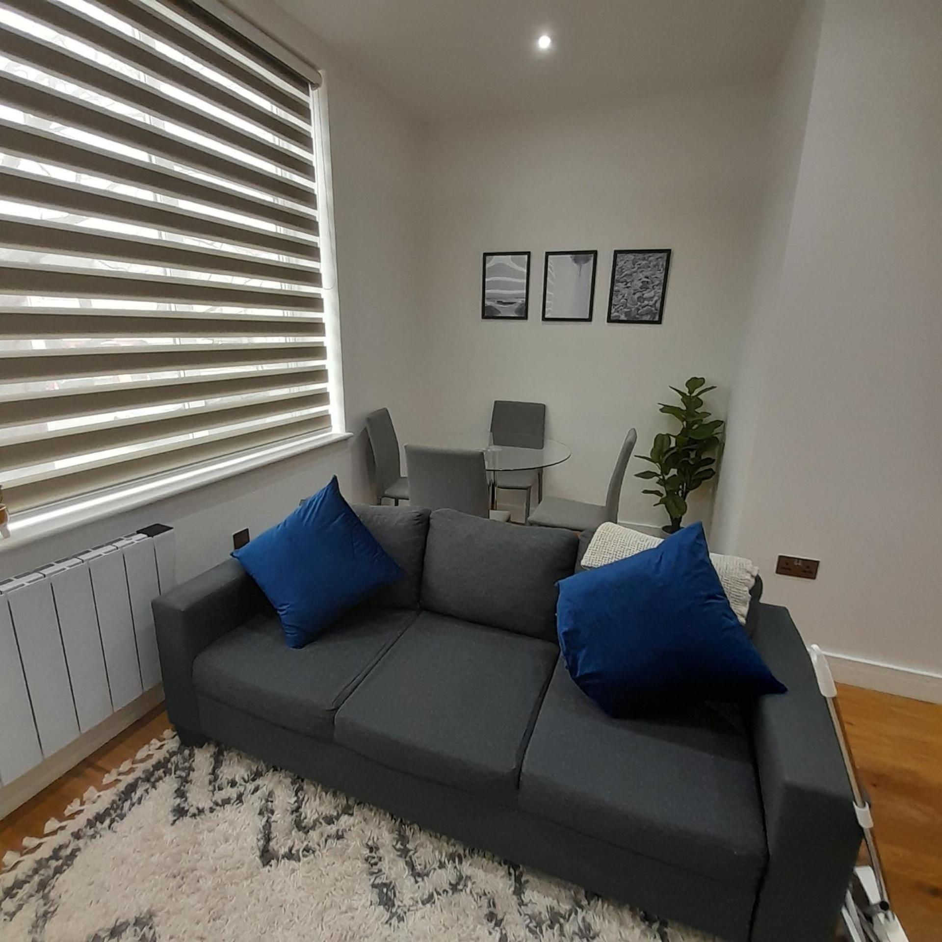 Deluxe Chic 1 2 Bed Apts Near Heathrow Legoland Windsor Slough Villa Exterior foto