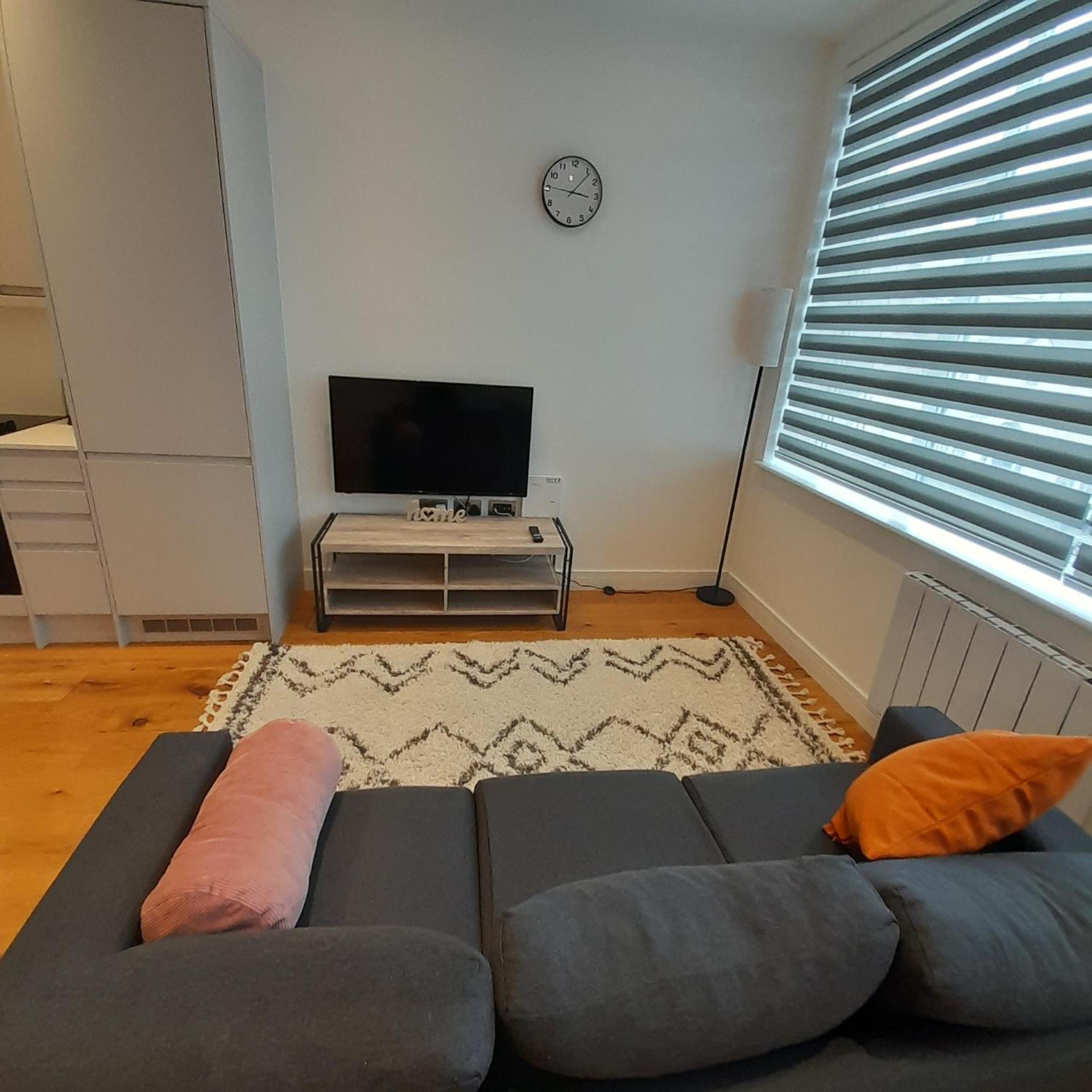 Deluxe Chic 1 2 Bed Apts Near Heathrow Legoland Windsor Slough Villa Exterior foto